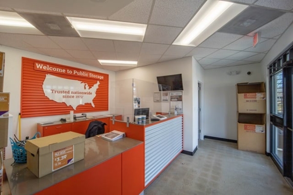 Facility photo: //images.sparefoot.com/medium/214954689f3060db60d.jpg