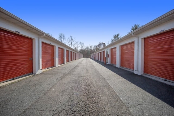 Facility photo: //images.sparefoot.com/medium/2149546a09c9c3d4e82.jpg