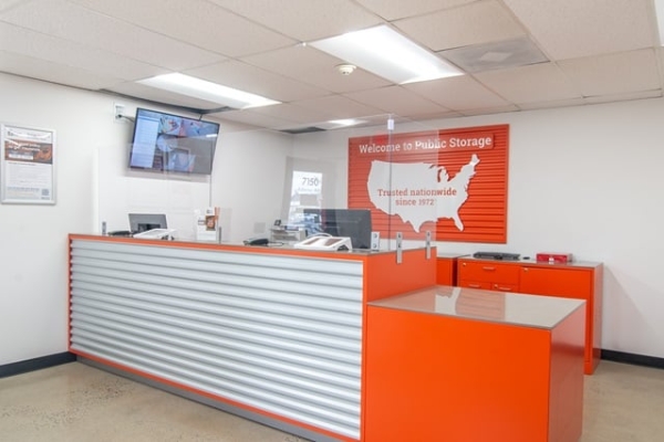 Facility photo: //images.sparefoot.com/medium/214956687e3b284249a.jpg