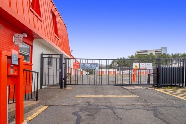 Facility photo: //images.sparefoot.com/medium/214956687e3b293e87c.jpg
