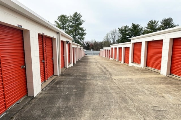 Facility photo: //images.sparefoot.com/medium/214957689f31dc3e2cd.jpg