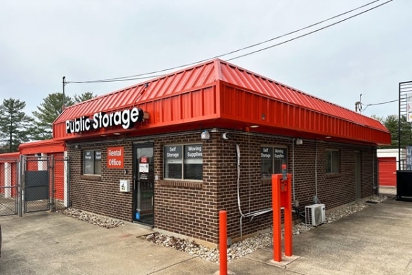 Facility photo: //images.sparefoot.com/medium/21495769f4a8892a8a4.jpg