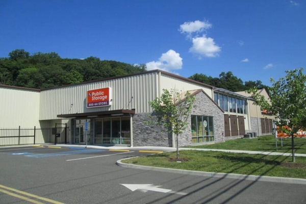 Facility photo: //images.sparefoot.com/medium/2149596878f58c4a648.jpg