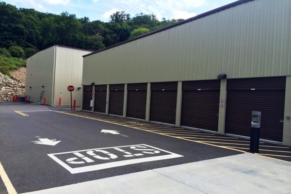 Facility photo: //images.sparefoot.com/medium/2149596878f58da04ad.jpg
