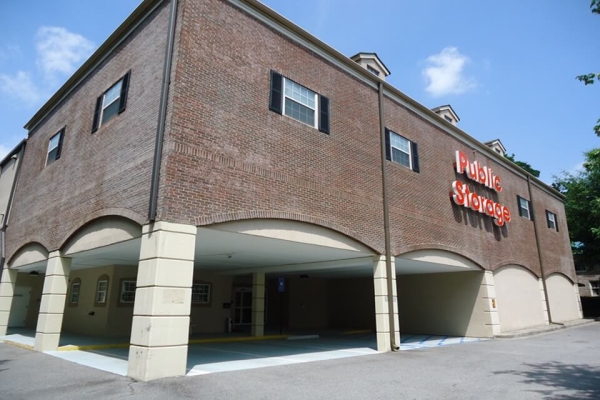 Facility photo: //images.sparefoot.com/medium/214960689b3cea654ca.jpg