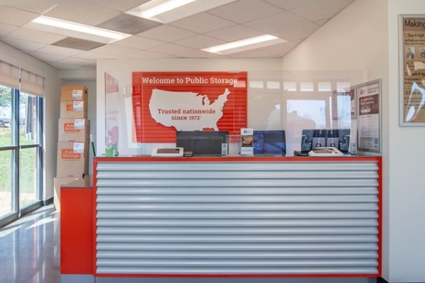 Facility photo: //images.sparefoot.com/medium/214962697774885c3ac.jpg