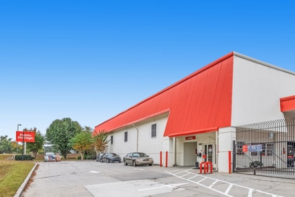 Facility photo: //images.sparefoot.com/medium/214963687f907316bf5.jpg