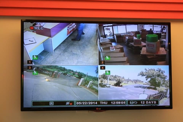 Facility photo: //images.sparefoot.com/medium/2149646946ad81204f0.jpg