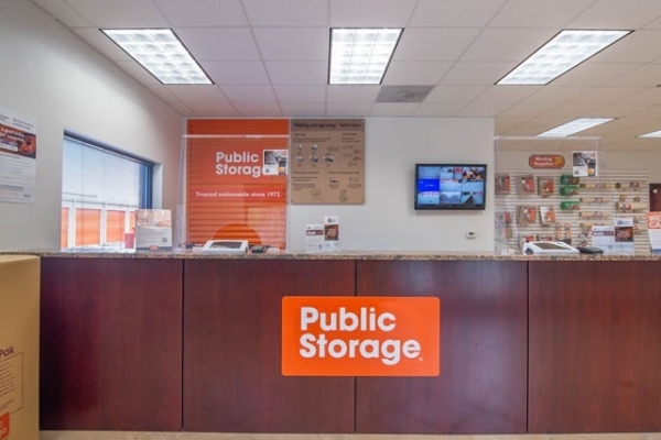 Facility photo: //images.sparefoot.com/medium/214968687b9b43f1ee0.jpg