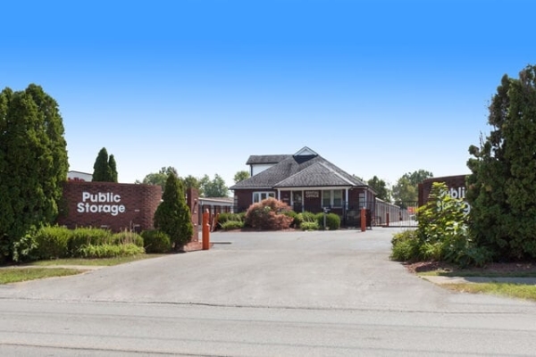 Facility photo: //images.sparefoot.com/medium/2149726a256d5bc272f.jpg