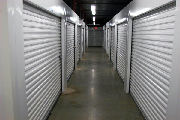 Facility photo: //images.sparefoot.com/medium/214978688e0e27e6c51.jpg