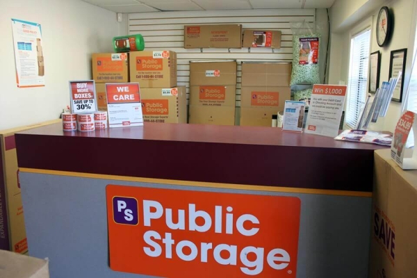 Facility photo: //images.sparefoot.com/medium/2149816a071c9445c2b.jpg