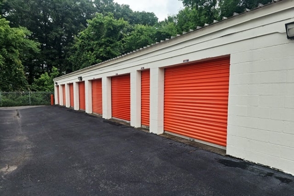 Facility photo: //images.sparefoot.com/medium/2149816a2c04db0811a.jpg