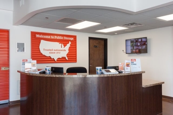 Facility photo: //images.sparefoot.com/medium/214985687a4683300ef.jpg