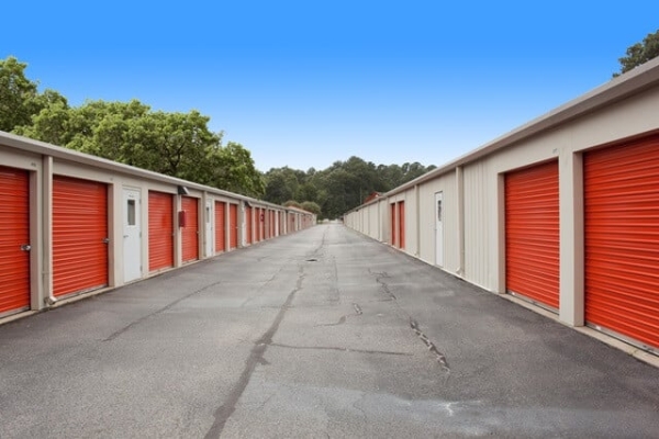 Facility photo: //images.sparefoot.com/medium/214986687cea14891ef.jpg