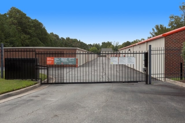 Facility photo: //images.sparefoot.com/medium/214986687cea167e9a6.jpg