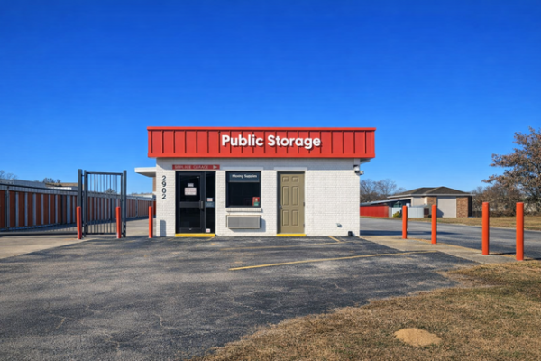 Facility photo: //images.sparefoot.com/medium/2149946a0c65a7257b3.jpg