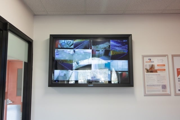 Facility photo: //images.sparefoot.com/medium/214995689b3cc2b6ca9.jpg
