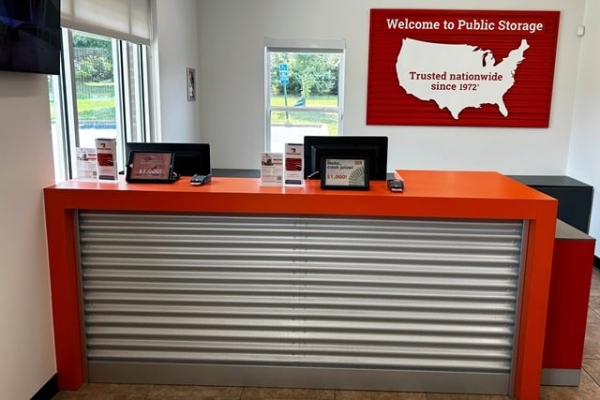 Facility photo: //images.sparefoot.com/medium/2149976890b163eb22a.jpg