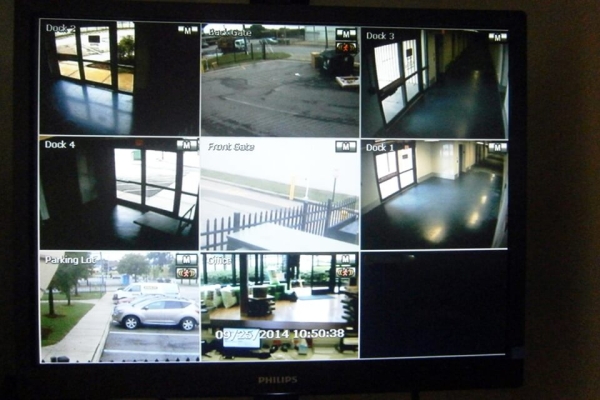 Facility photo: //images.sparefoot.com/medium/21499869285b301b612.jpg