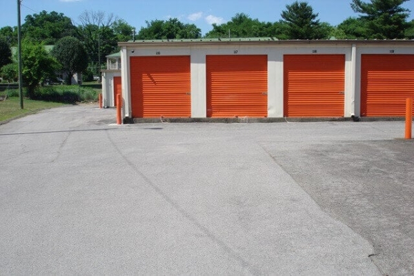 Facility photo: //images.sparefoot.com/medium/2149996894a605f4094.jpg