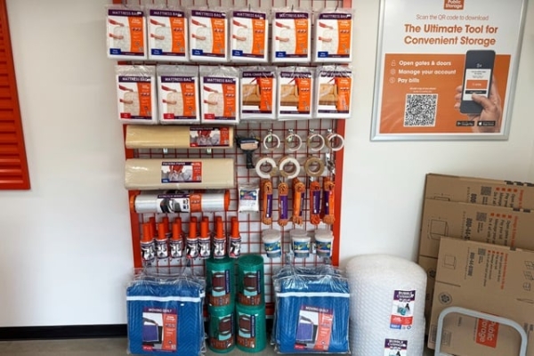 Facility photo: //images.sparefoot.com/medium/214999692da17514ba2.jpg