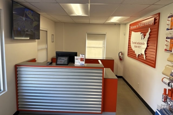 Facility photo: //images.sparefoot.com/medium/21499969f89bd19de3c.jpg