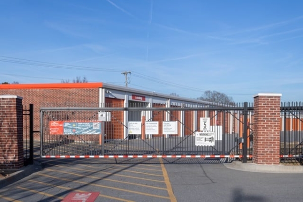 Facility photo: //images.sparefoot.com/medium/21500369f5f927ea40f.jpg