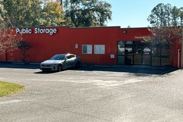 Facility photo: //images.sparefoot.com/medium/215005687cea180e2c8.jpg