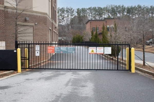 Facility photo: //images.sparefoot.com/medium/2150076a0c6898e4576.jpg