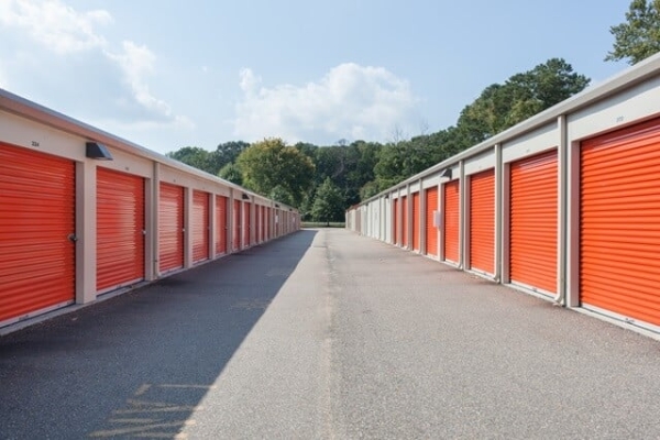 Facility photo: //images.sparefoot.com/medium/215011689f31aa79196.jpg