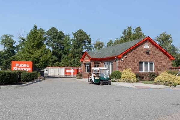 Facility photo: //images.sparefoot.com/medium/215011696504f2dbcc0.jpg