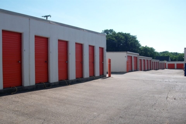 Facility photo: //images.sparefoot.com/medium/215012687656491b047.jpg
