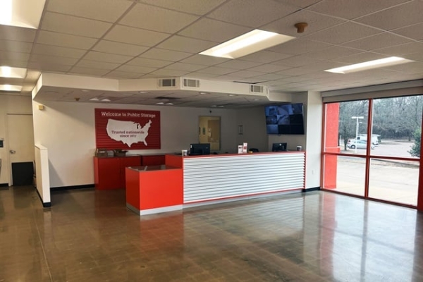 Facility photo: //images.sparefoot.com/medium/2150156a071dfe558fc.jpg