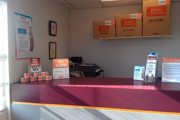 Facility photo: //images.sparefoot.com/medium/215016687a47bb158f7.jpg