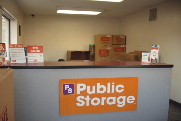 Facility photo: //images.sparefoot.com/medium/2150176884d3426f7e9.jpg