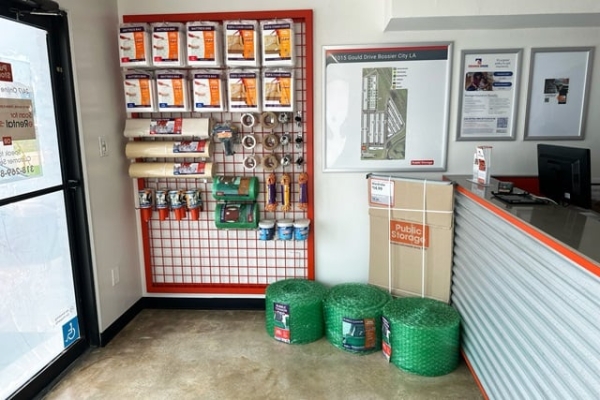 Facility photo: //images.sparefoot.com/medium/215019687b9b61aa7a9.jpg