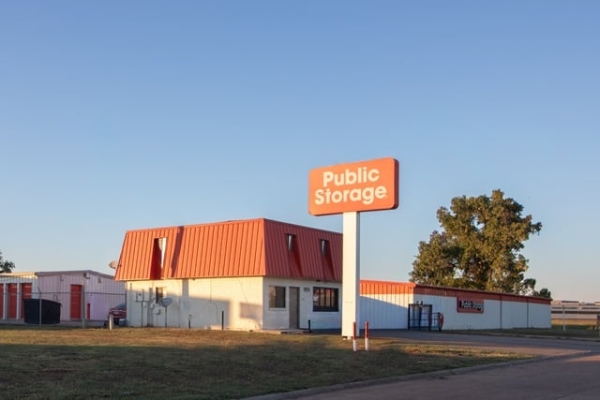 Facility photo: //images.sparefoot.com/medium/21501969f5fa7ccd50e.jpg