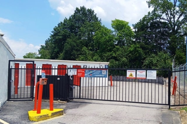 Facility photo: //images.sparefoot.com/medium/2150206906071acd624.jpg