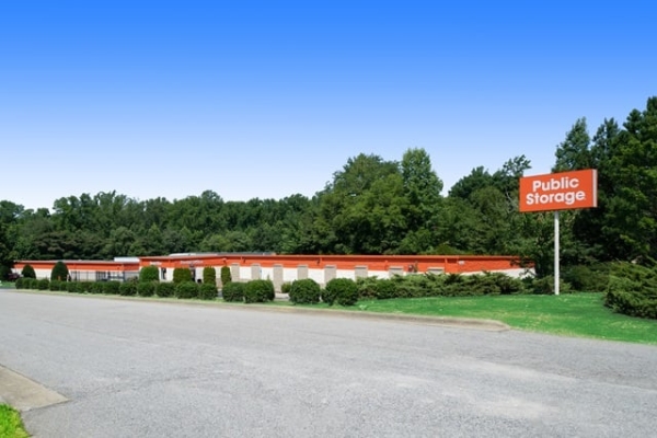 Facility photo: //images.sparefoot.com/medium/2150216877a4155e4f3.jpg