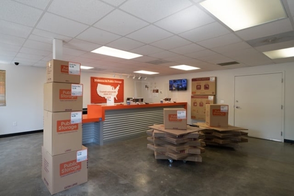 Facility photo: //images.sparefoot.com/medium/2150216991d3995357b.jpg