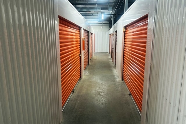 Facility photo: //images.sparefoot.com/medium/2150246892037cb8ee0.jpg