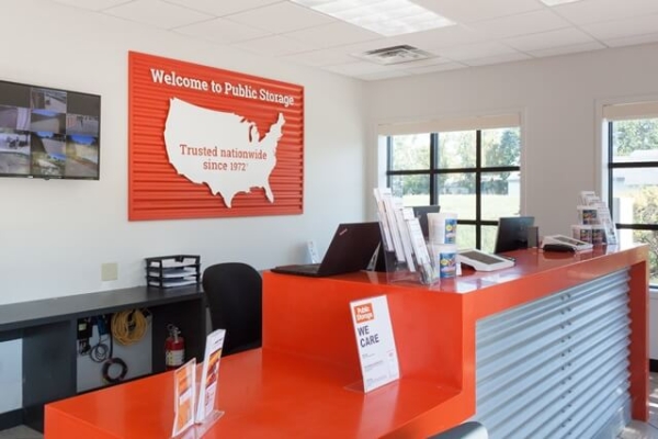 Facility photo: //images.sparefoot.com/medium/215025694016e287820.jpg