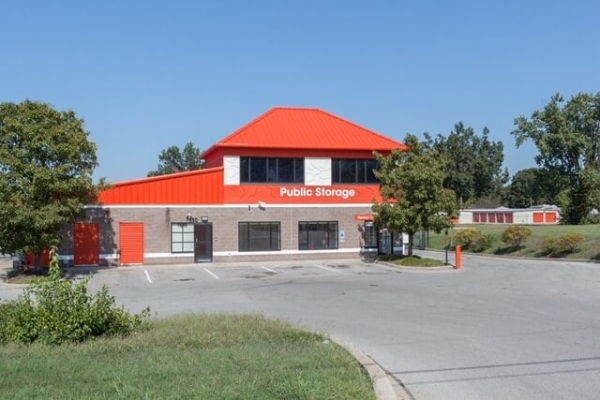 Facility photo: //images.sparefoot.com/medium/21502569f5f9210011a.jpg