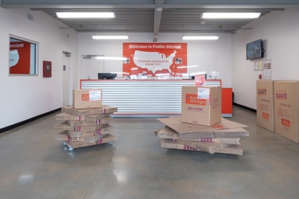 Facility photo: //images.sparefoot.com/medium/215032689c901faf419.jpg