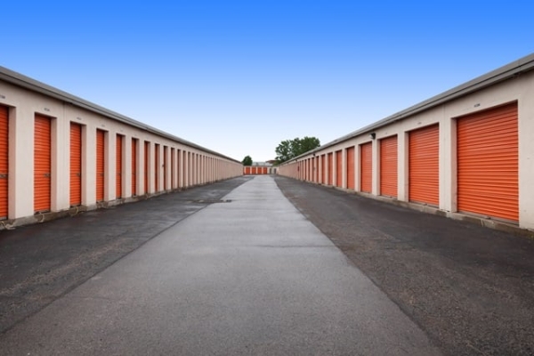 Facility photo: //images.sparefoot.com/medium/21503269f5fa694874f.jpg