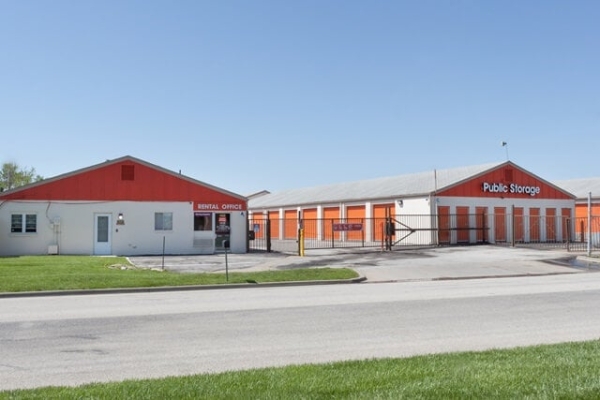 Facility photo: //images.sparefoot.com/medium/21503368ab11d3b2211.jpg