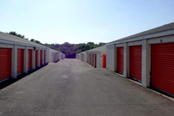Facility photo: //images.sparefoot.com/medium/21503469f7499b6b711.jpg