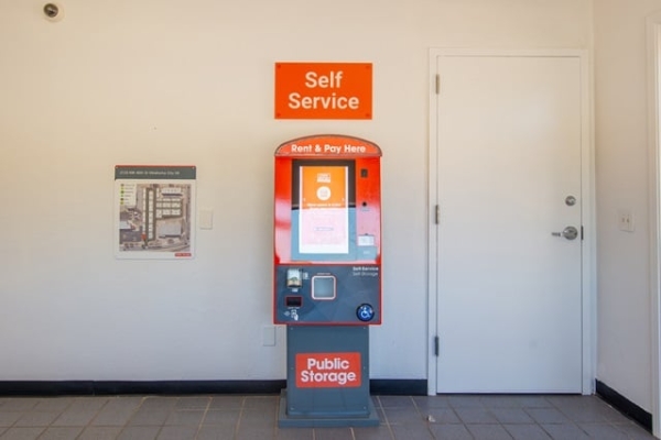 Facility photo: //images.sparefoot.com/medium/2150376925b987c7005.jpg