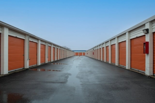 Facility photo: //images.sparefoot.com/medium/2150386a0c676bc8981.jpg